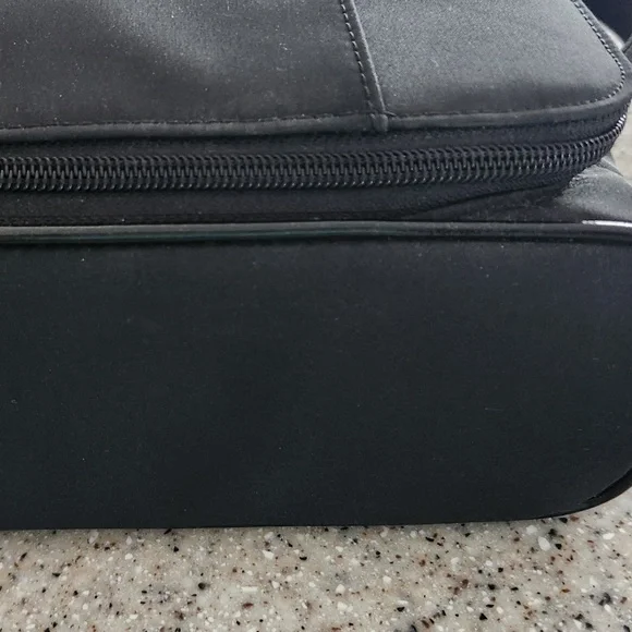 CHANEL Makeup Bag - Picture 5 of 10